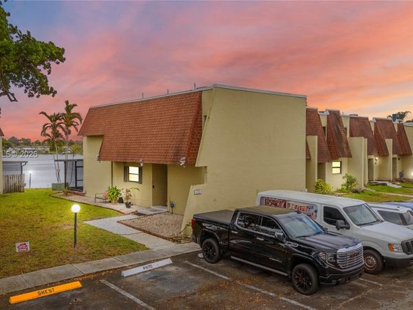 8920 Palm Tree Ln, Unit 8920, Pembroke Pines, FL 33024