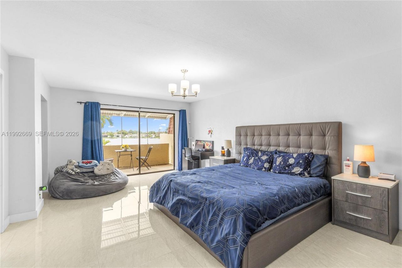 8920 Palm Tree Ln, Unit 8920, Pembroke Pines, FL 33024 Photo