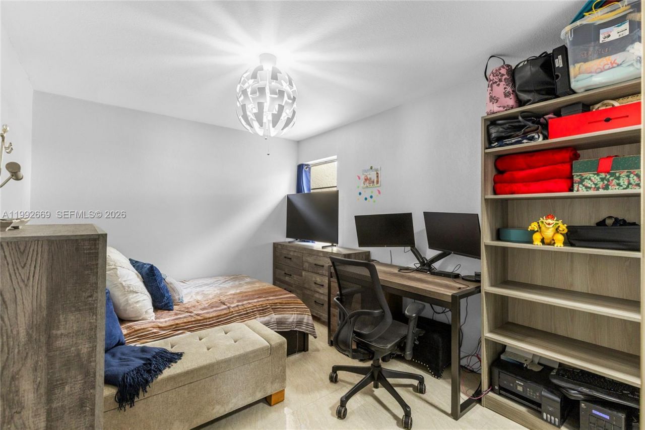 8920 Palm Tree Ln, Unit 8920, Pembroke Pines, FL 33024 Photo