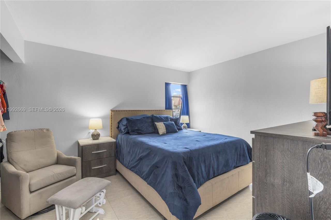 8920 Palm Tree Ln, Unit 8920, Pembroke Pines, FL 33024 Photo