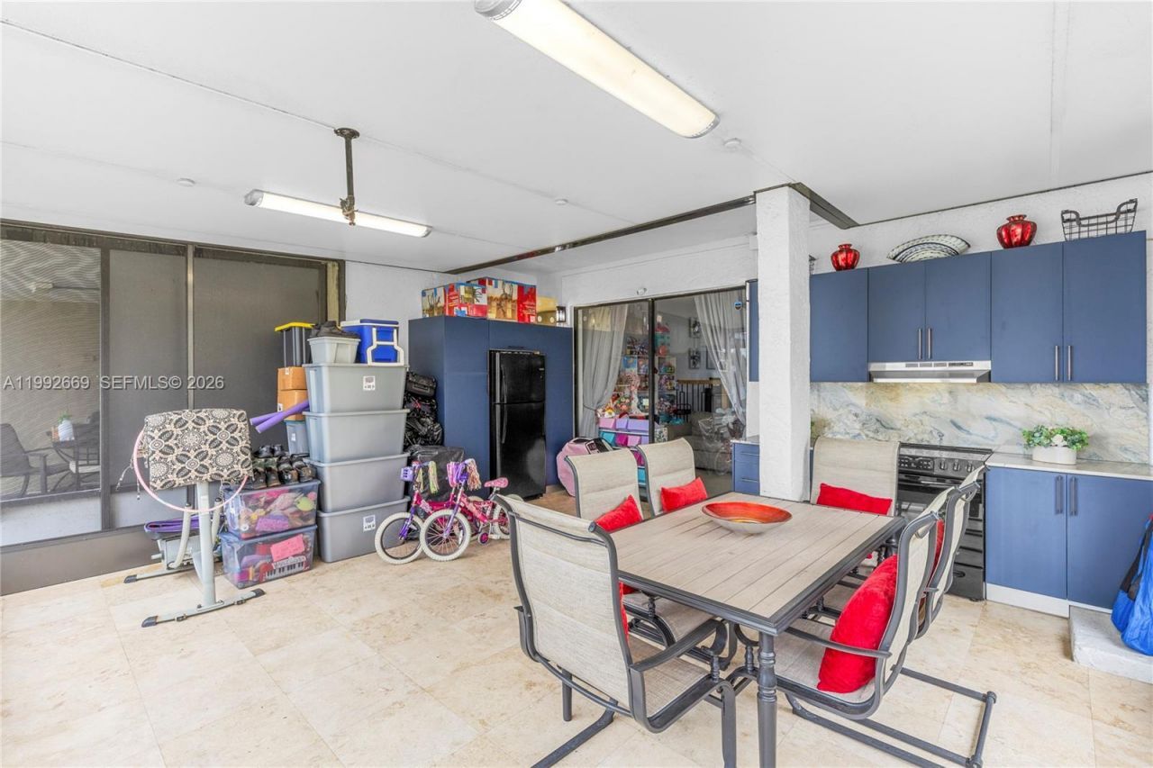 8920 Palm Tree Ln, Unit 8920, Pembroke Pines, FL 33024 Photo