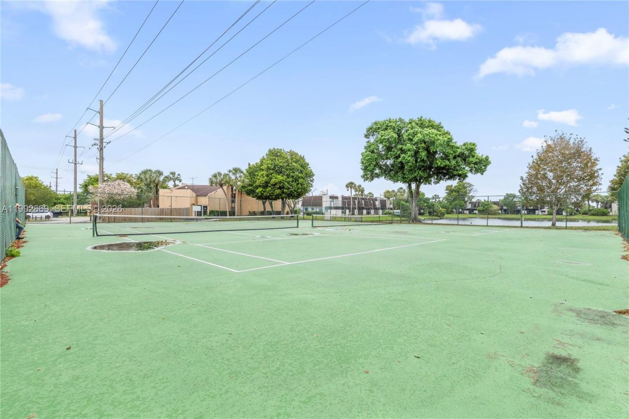 8920 Palm Tree Ln, Unit 8920, Pembroke Pines, FL 33024 Photo