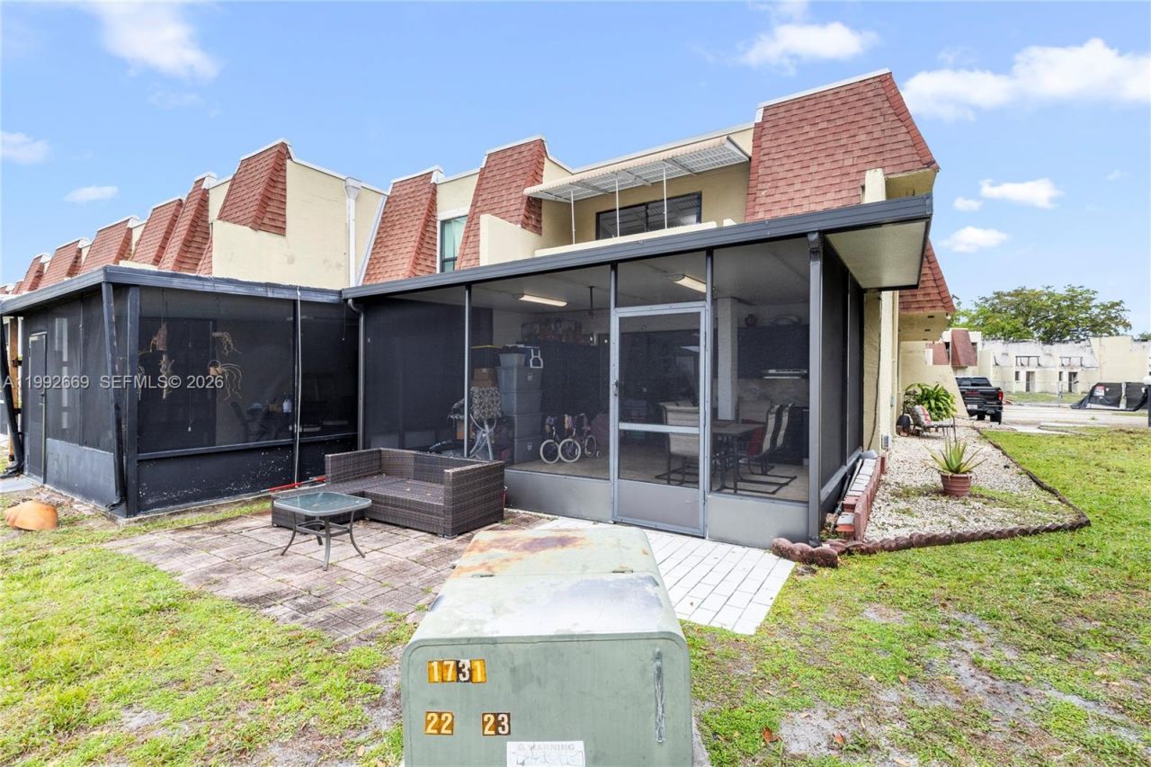 8920 Palm Tree Ln, Unit 8920, Pembroke Pines, FL 33024 Photo