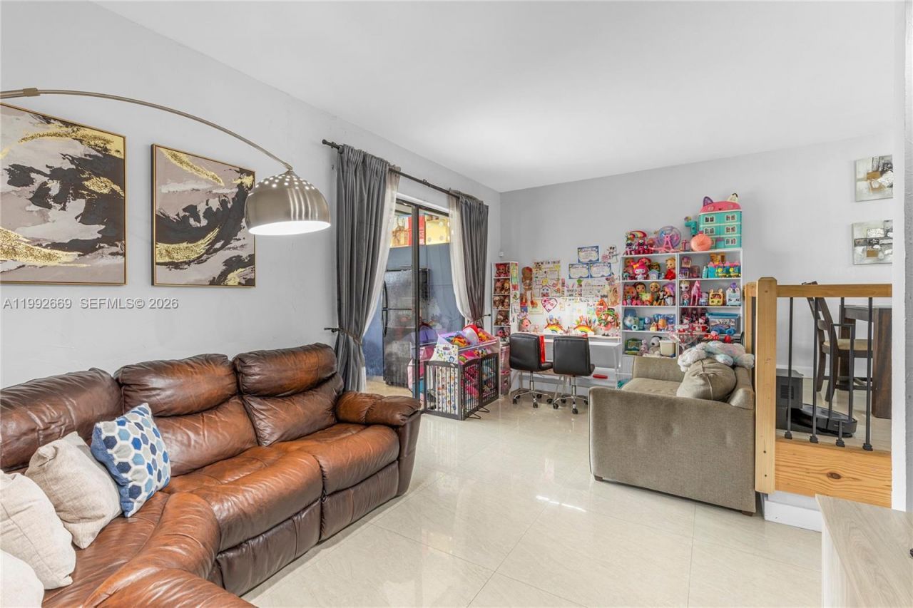 8920 Palm Tree Ln, Unit 8920, Pembroke Pines, FL 33024 Photo