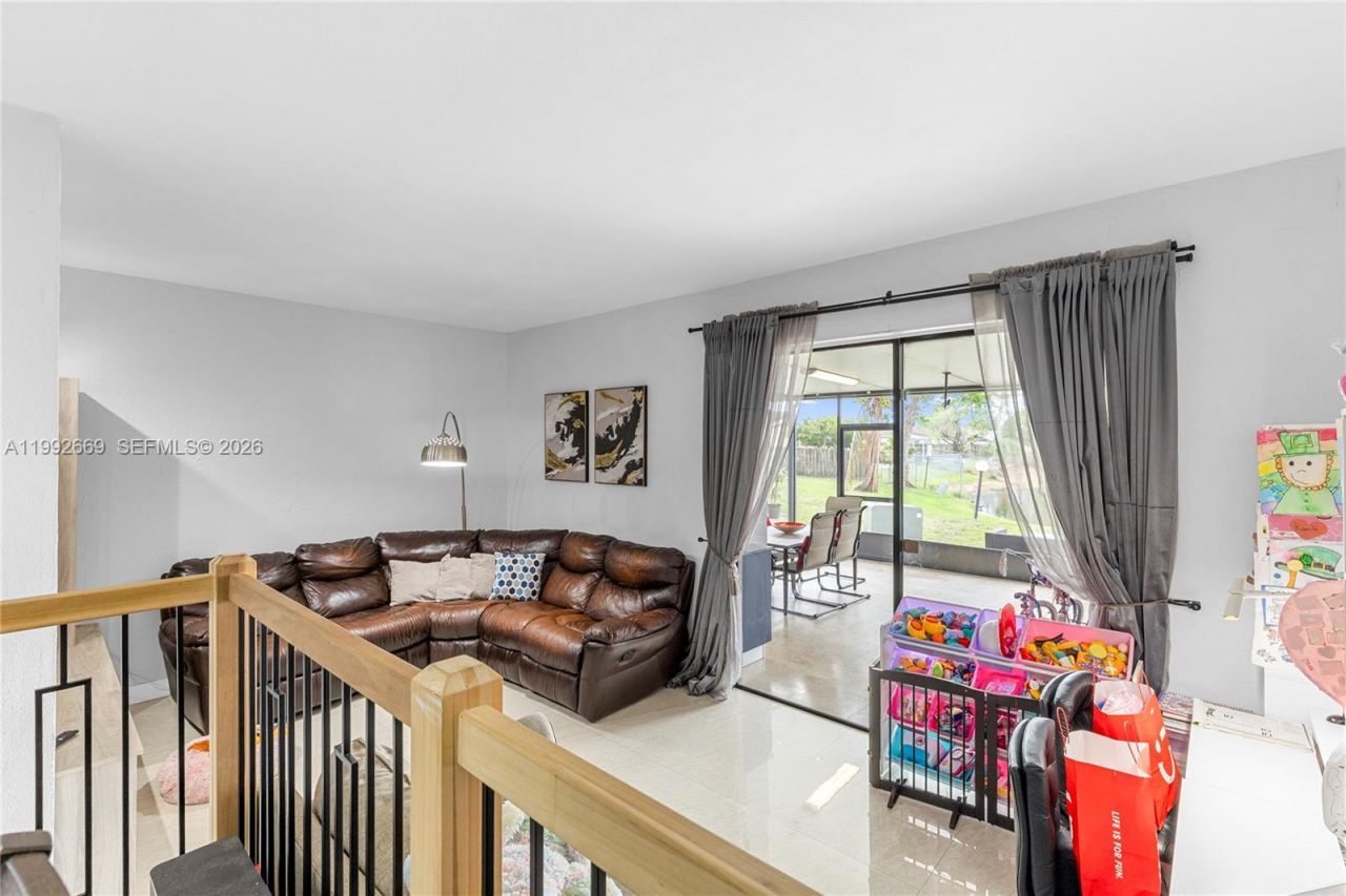 8920 Palm Tree Ln, Unit 8920, Pembroke Pines, FL 33024 Photo