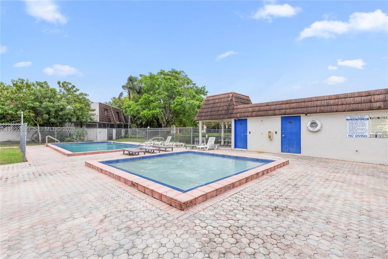 8920 Palm Tree Ln, Unit 8920, Pembroke Pines, FL 33024 Photo