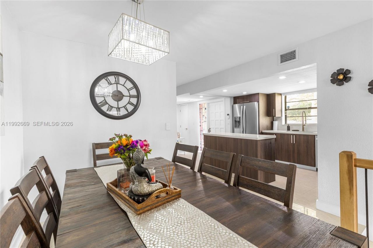 8920 Palm Tree Ln, Unit 8920, Pembroke Pines, FL 33024 Photo