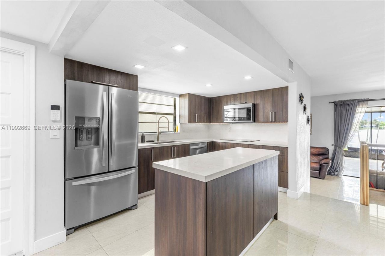 8920 Palm Tree Ln, Unit 8920, Pembroke Pines, FL 33024 Photo