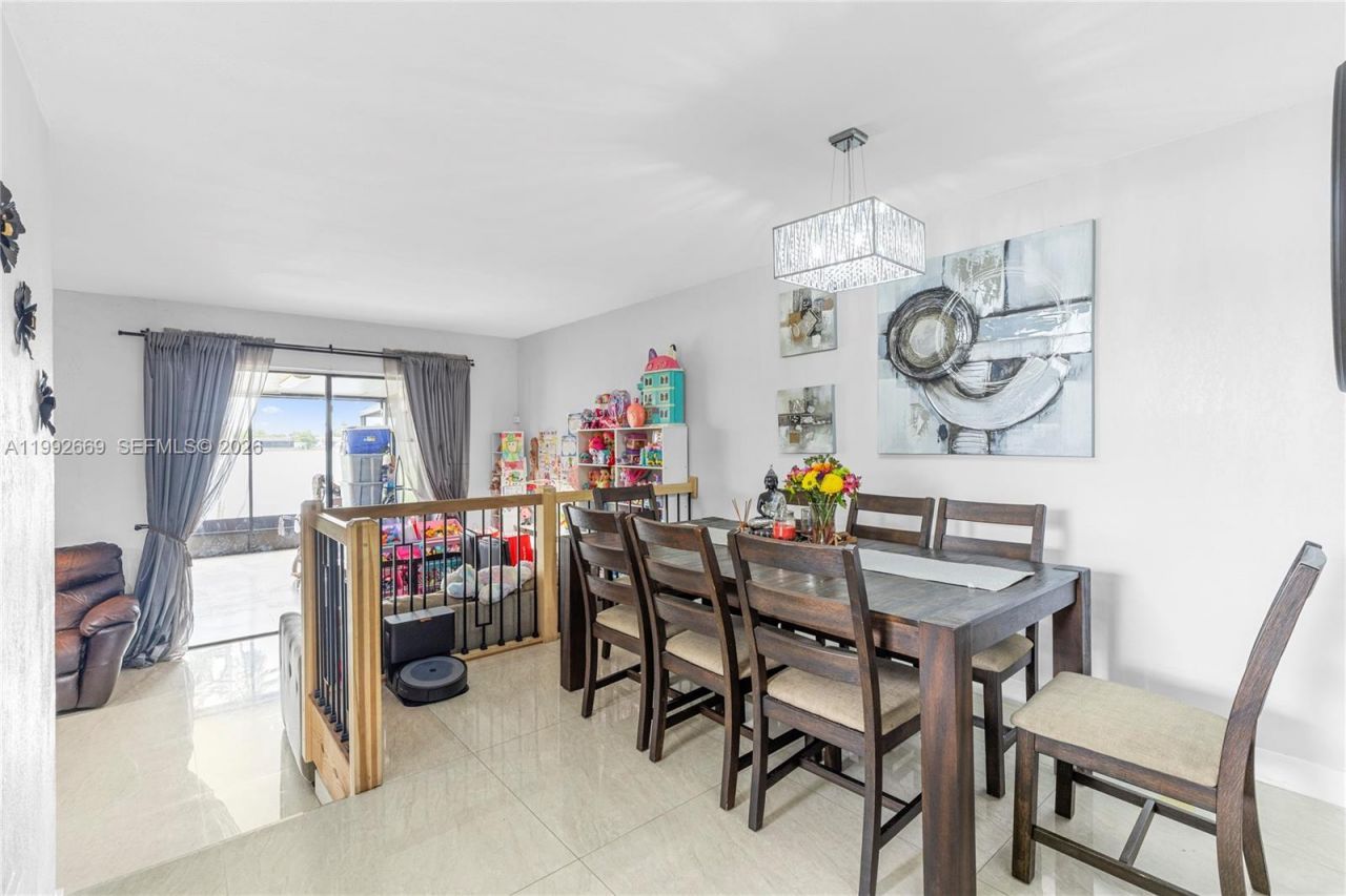 8920 Palm Tree Ln, Unit 8920, Pembroke Pines, FL 33024 Photo