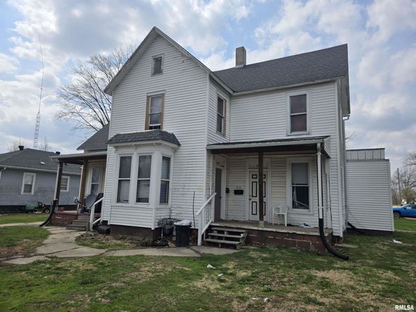 270 N AVENUE C Street, Canton, IL 61520