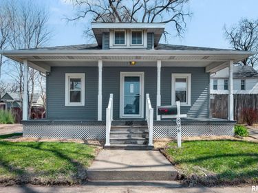 806 S 3RD Street, Pekin, IL 61554