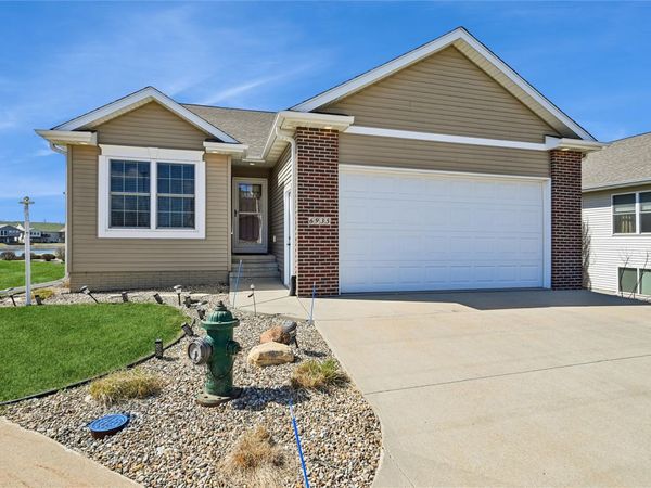 6935 Waterview Drive SW, Cedar Rapids, IA 52404