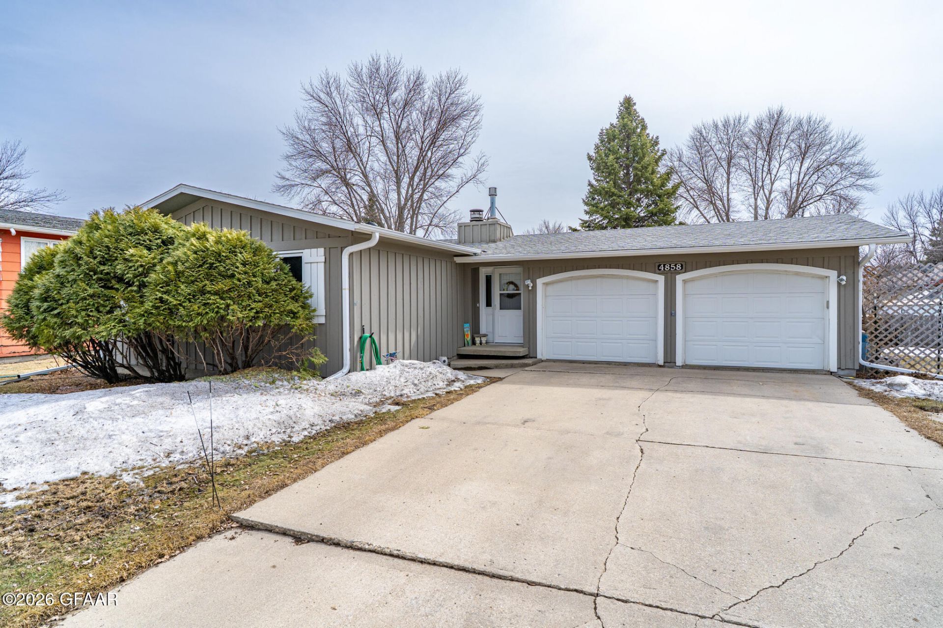 4858 5th Avenue N, Grand Forks, ND 58203 Main Photo