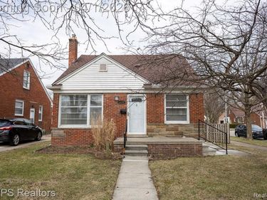 21465 Bournemouth Street, Harper Woods, MI 48225
