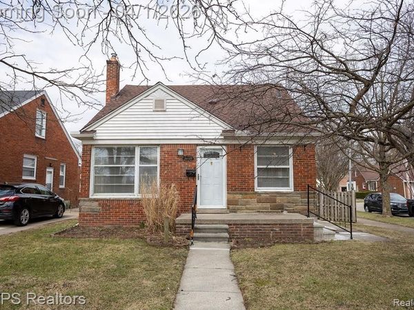 21465 Bournemouth Street, Harper Woods, MI 48225
