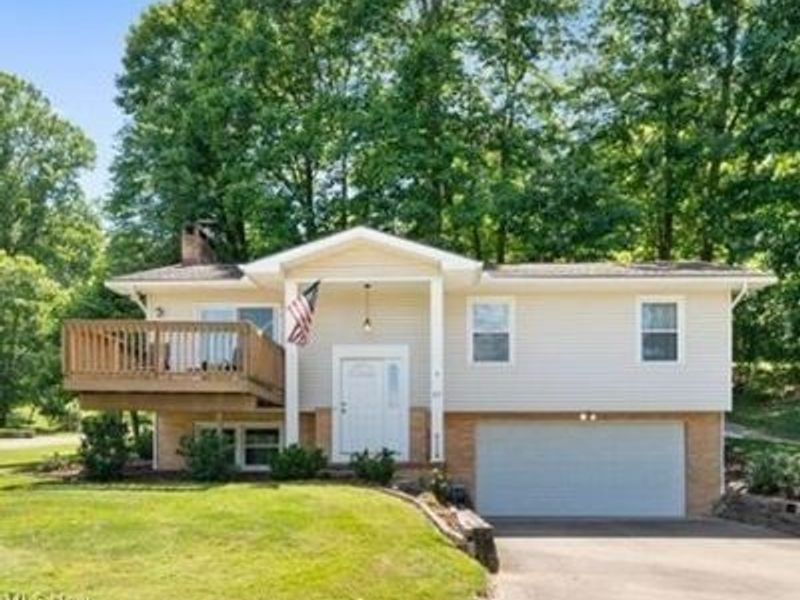 63 W Mohawk Drive, Malvern, OH 44644 Photo 1