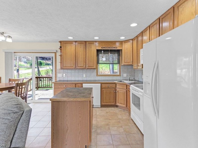 63 W Mohawk Drive, Malvern, OH 44644 Photo 12