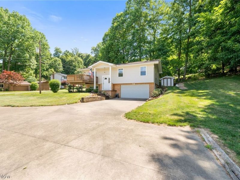 63 W Mohawk Drive, Malvern, OH 44644 Photo 2