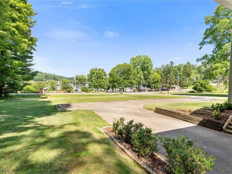 63 W Mohawk Drive, Malvern, OH 44644 Photo 4
