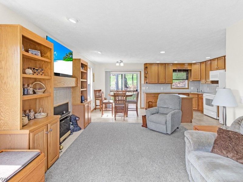 63 W Mohawk Drive , Malvern, OH 44644 Photo 5