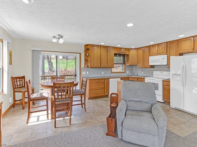 63 W Mohawk Drive , Malvern, OH 44644 Photo 9