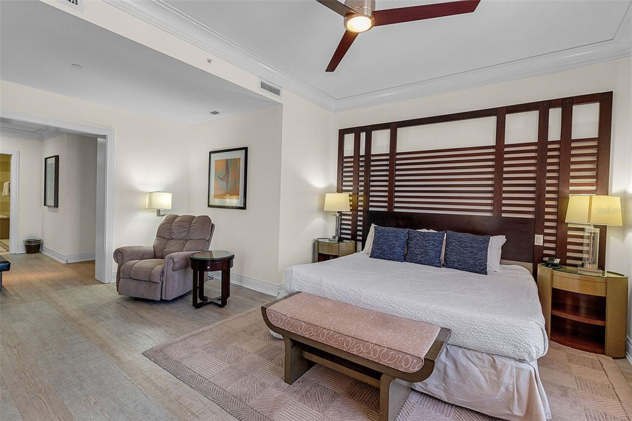 915 Seaside Drive, Unit 310, Sarasota, FL 34242 Photo