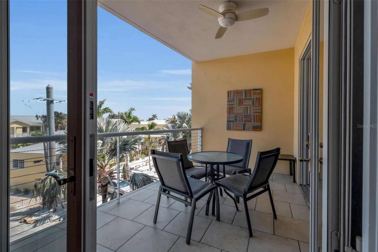 915 Seaside Drive, Unit 310, Sarasota, FL 34242 Photo