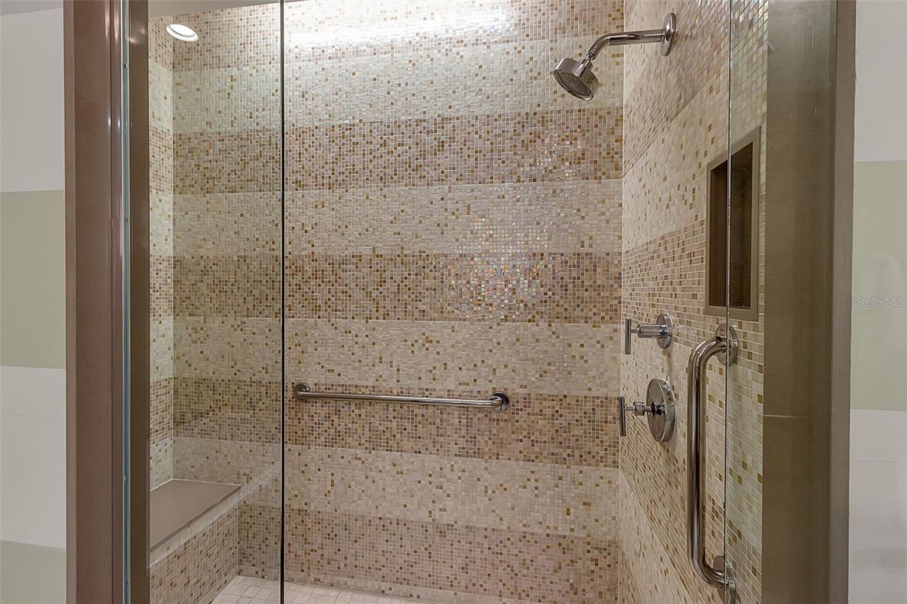 915 Seaside Drive, Unit 310, Sarasota, FL 34242 Photo