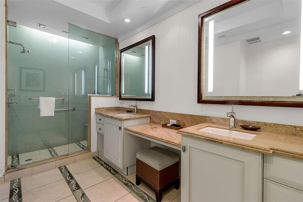 915 Seaside Drive, Unit 310, Sarasota, FL 34242 Photo