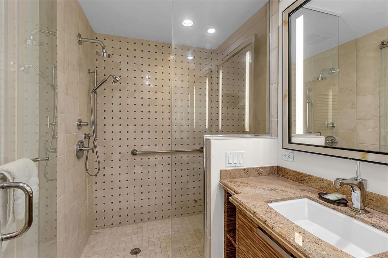 915 Seaside Drive, Unit 310, Sarasota, FL 34242 Photo