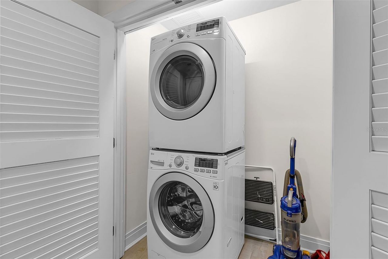 915 Seaside Drive, Unit 310, Sarasota, FL 34242 Photo