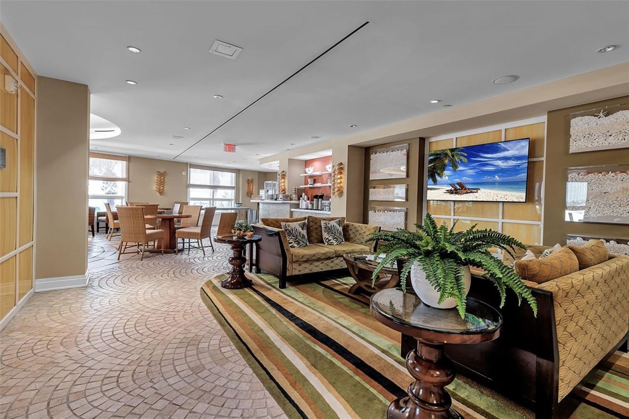 915 Seaside Drive, Unit 310, Sarasota, FL 34242 Photo