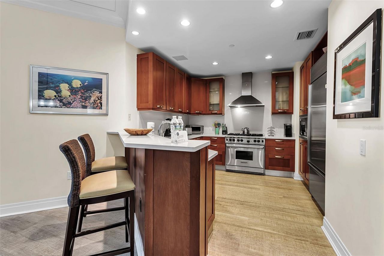 915 Seaside Drive, Unit 310, Sarasota, FL 34242 Photo