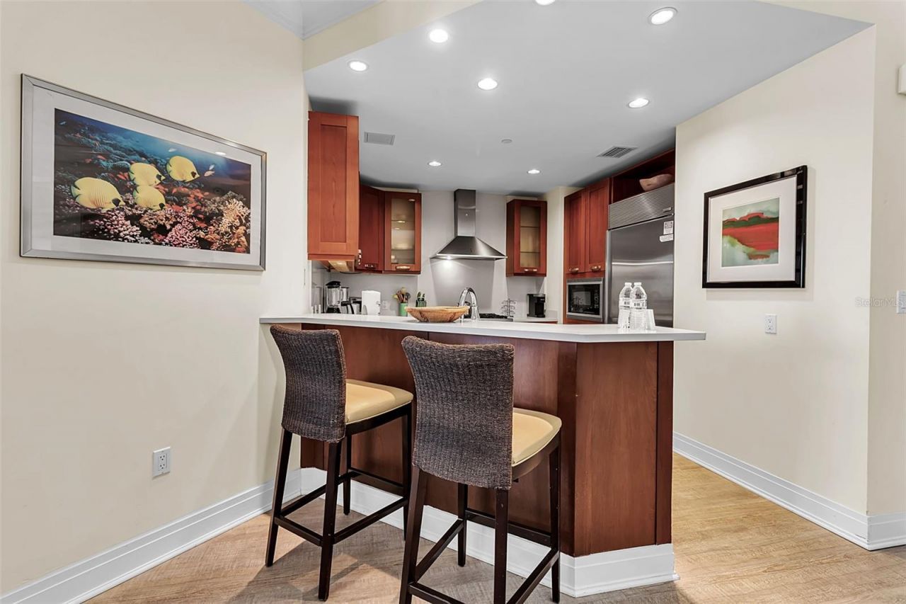 915 Seaside Drive, Unit 310, Sarasota, FL 34242 Photo