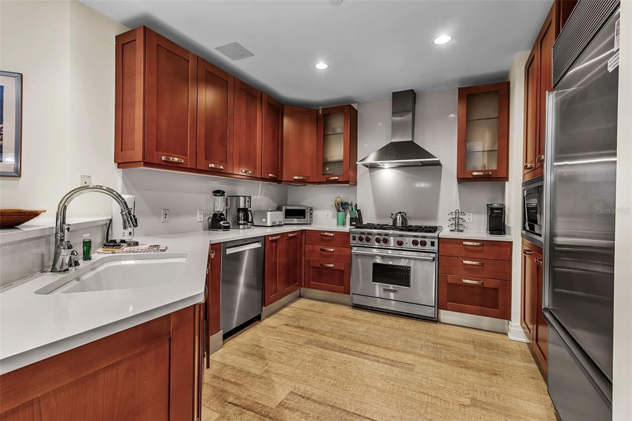 915 Seaside Drive, Unit 310, Sarasota, FL 34242 Photo