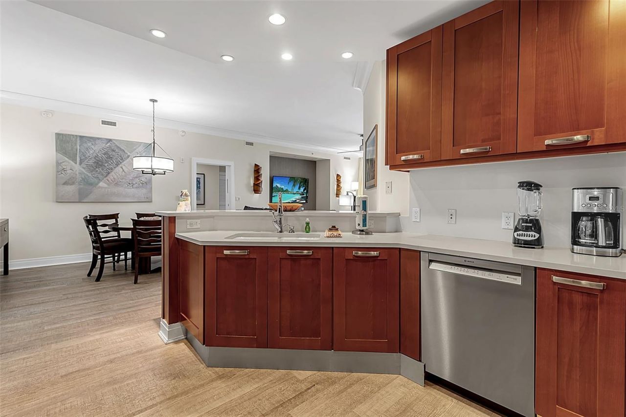 915 Seaside Drive, Unit 310, Sarasota, FL 34242 Photo