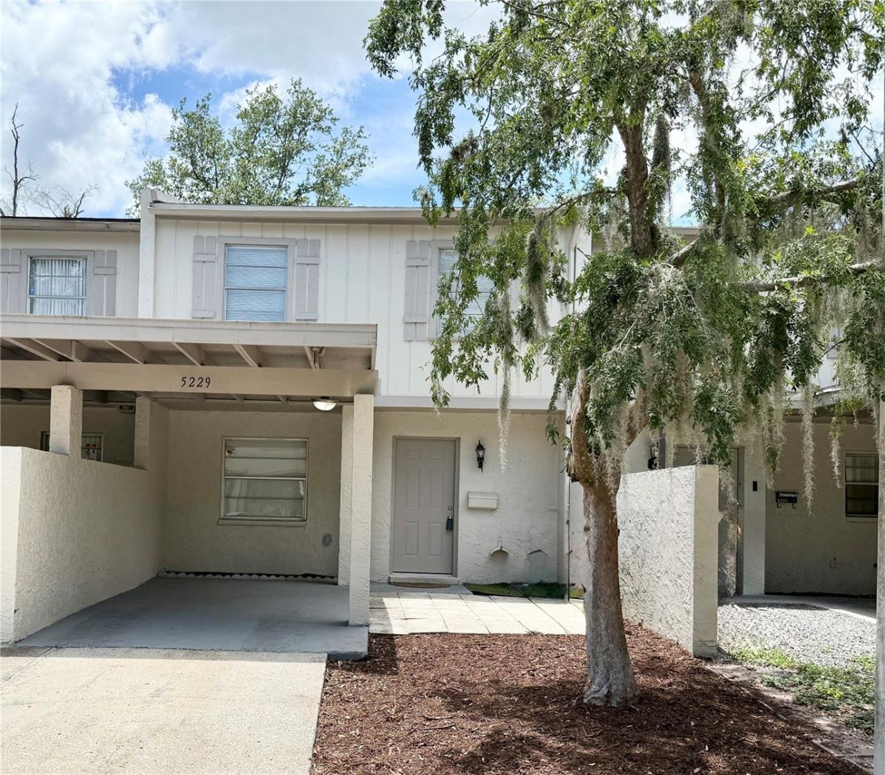 5229 Tennis Court Circle, Tampa, FL 33617 Main Photo