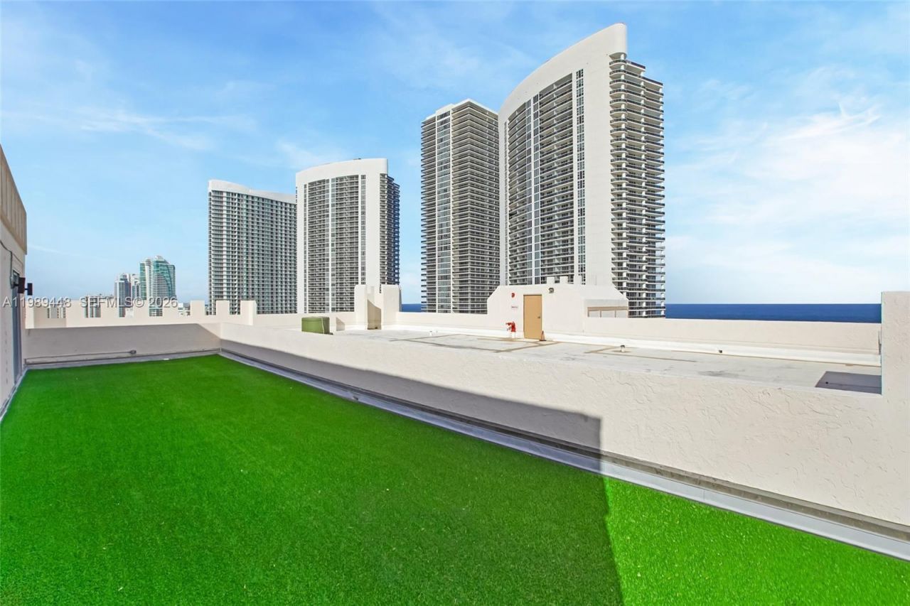 1865 S Ocean Dr, Unit 21C, Hallandale Beach, FL 33009 Photo