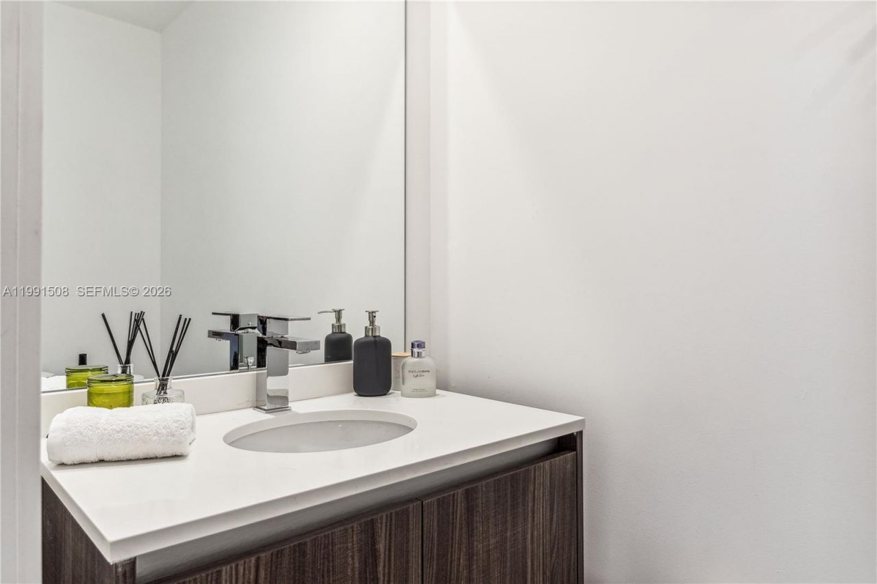 488 NE 18th St, Unit 1805, Miami, FL 33132 Photo
