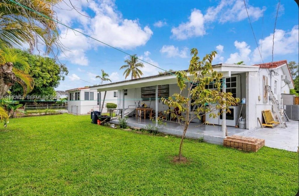 2145 SW 26 St, Miami, FL 33133 Photo