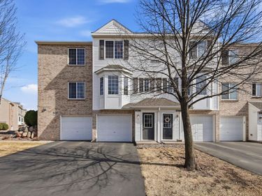 5027 Evergreen Drive N, Unit 7, Hugo, MN 55038