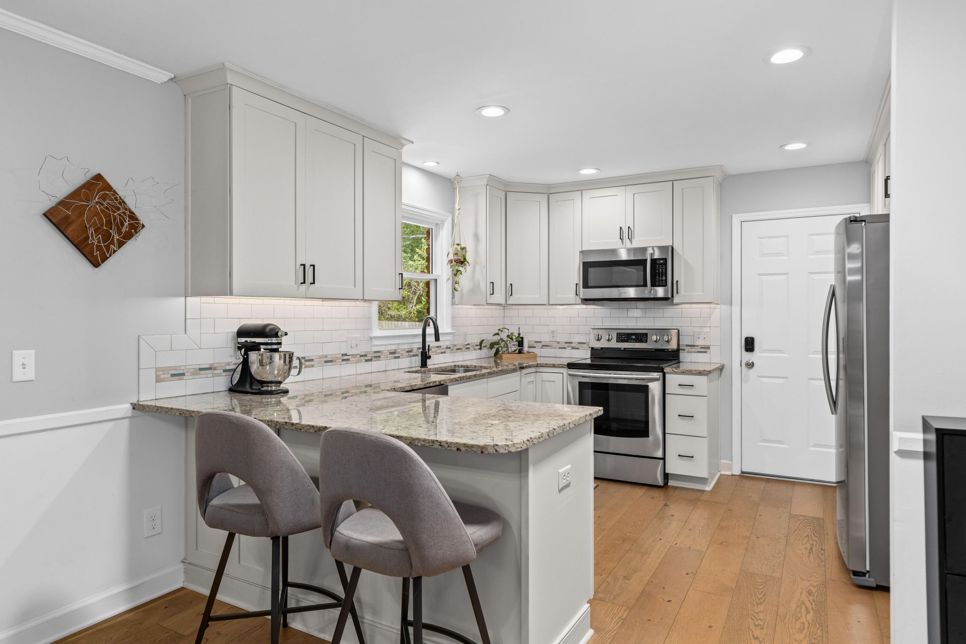 4929 Ashby Avenue Photo 3