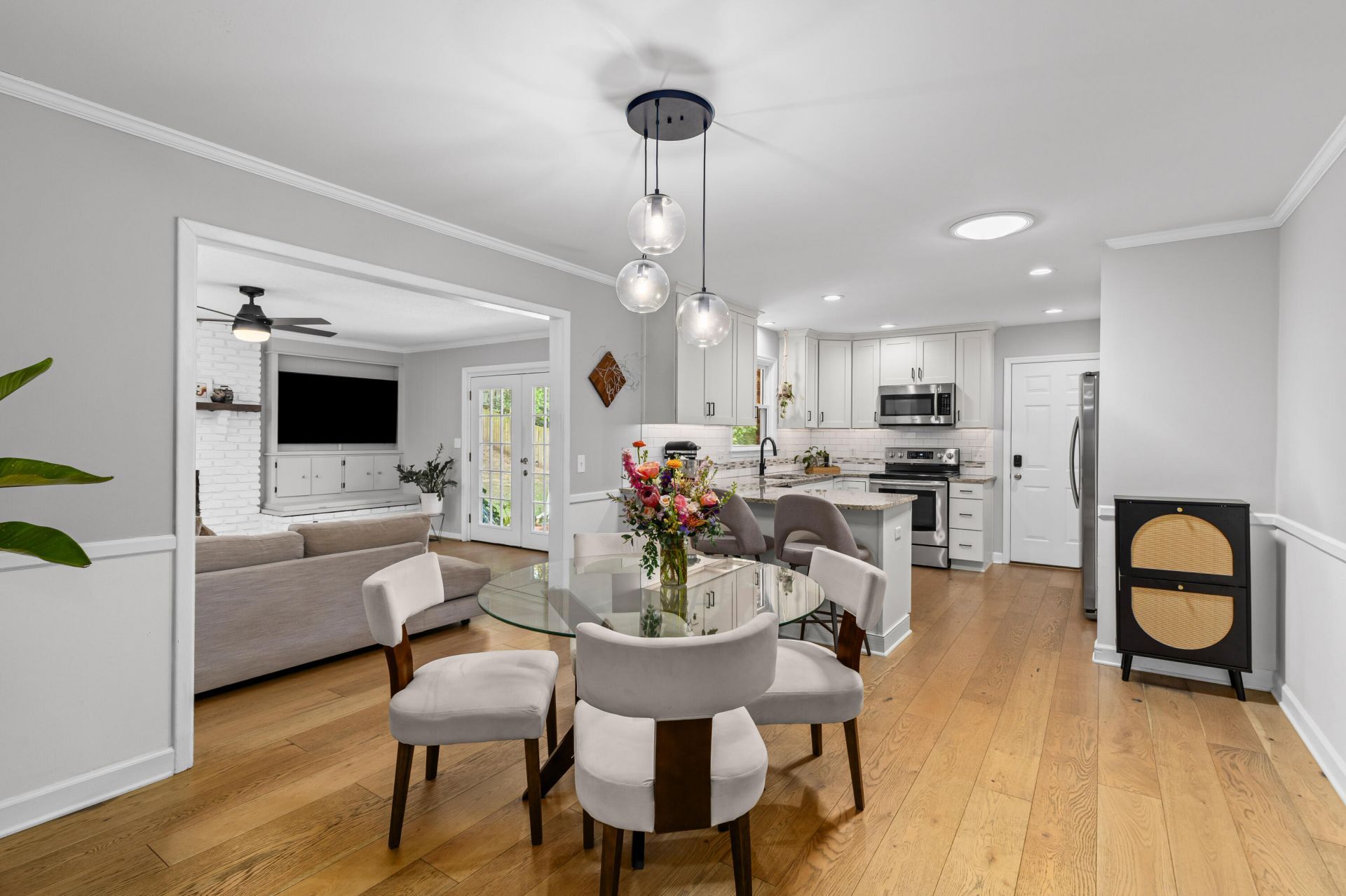 4929 Ashby Avenue Photo 4