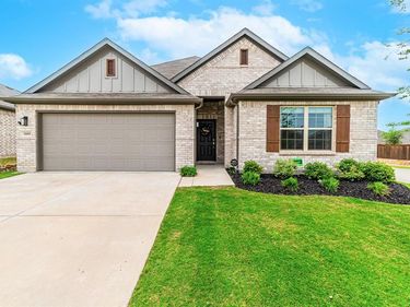 9000 Flying Eagle Lane, Fort Worth, TX 76131