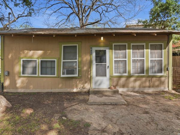 842 Burkett, Seguin, TX 78155