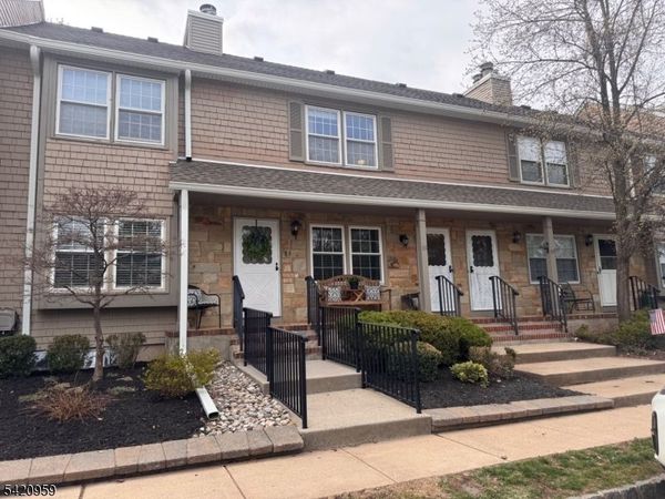86 Franklin Ct, Raritan, NJ 08822