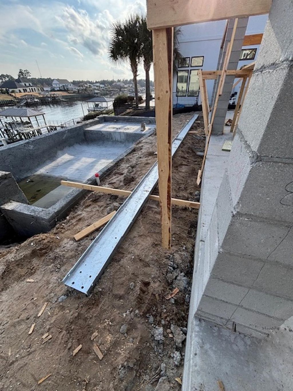 852 Waterton Ave. Photo 9