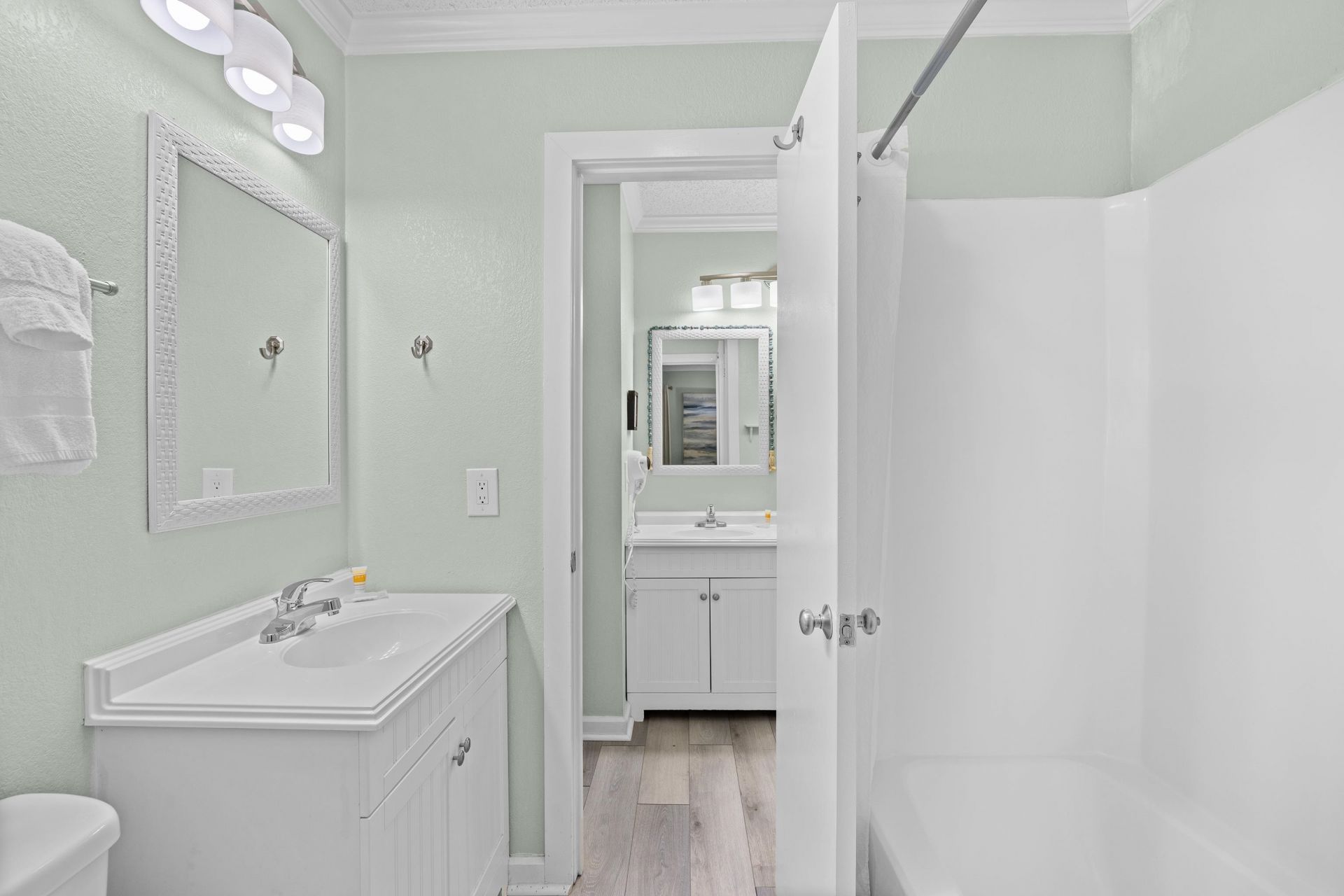 415 Ocean Creek Dr.  Photo 6