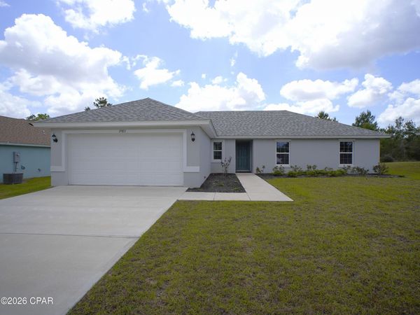 1983 Shenandoah Boulevard , Chipley, FL 32428