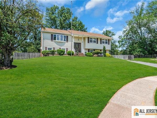 8 Whitehall Avenue , Edison, NJ 08820